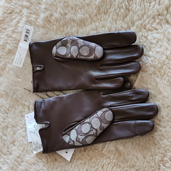 NWT Coach Signature Jacquard and Oak Brown Leather Tech Gloves ๐ค๐งค๐ - Picture 6 of 16